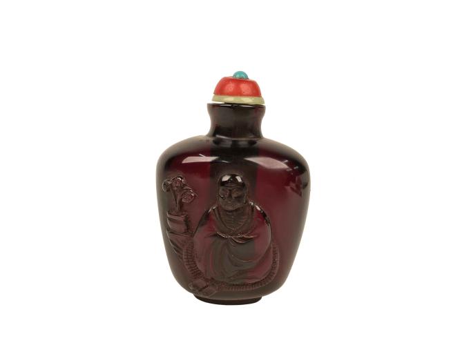 CHINESE RESIN SNUFF BOTTLE by 